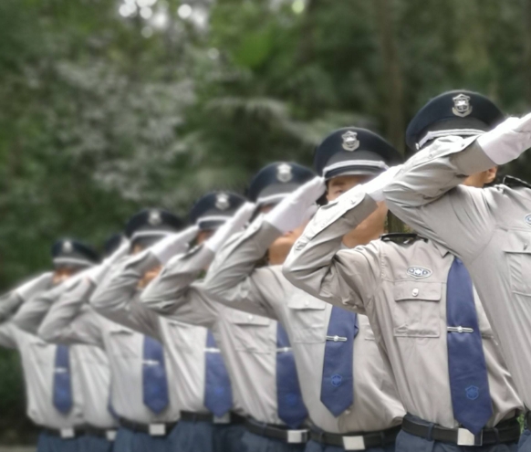 物業(yè)保安是物業(yè)管理中維護(hù)小區(qū)、商業(yè)綜合體、寫(xiě)字樓等場(chǎng)所公共安全和秩序的重要力量
